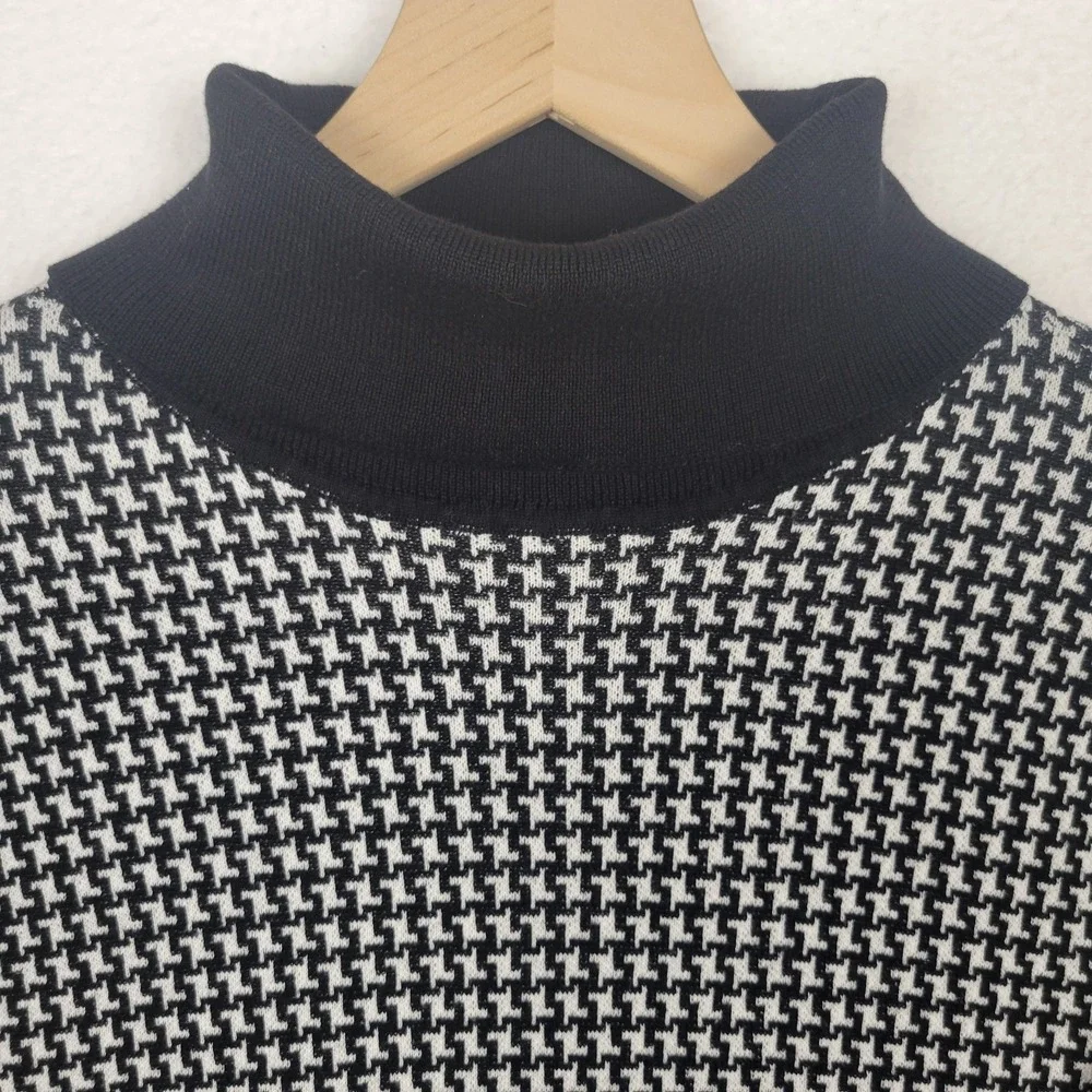 Michael Kors Houndstooth Turtleneck‎ Sweater Women's S Black White Gold Logo